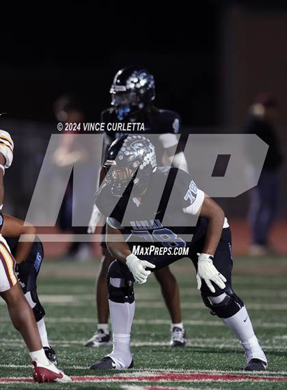 Thumbnail 1 in Harlan vs. Dripping Springs (UIL 6A Football Area Playoff) photogallery.