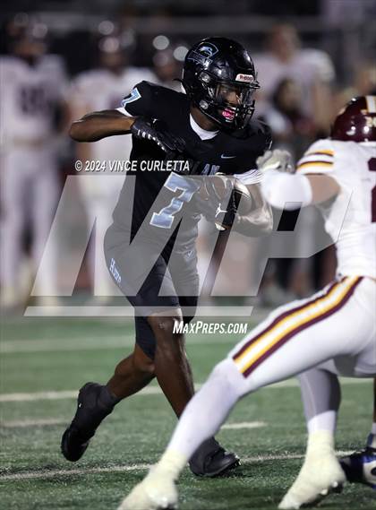 Thumbnail 2 in Harlan vs. Dripping Springs (UIL 6A Football Area Playoff) photogallery.