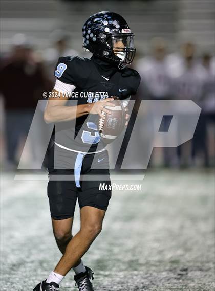 Thumbnail 3 in Harlan vs. Dripping Springs (UIL 6A Football Area Playoff) photogallery.