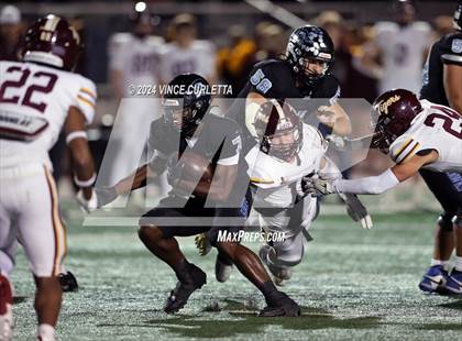 Thumbnail 3 in Harlan vs. Dripping Springs (UIL 6A Football Area Playoff) photogallery.
