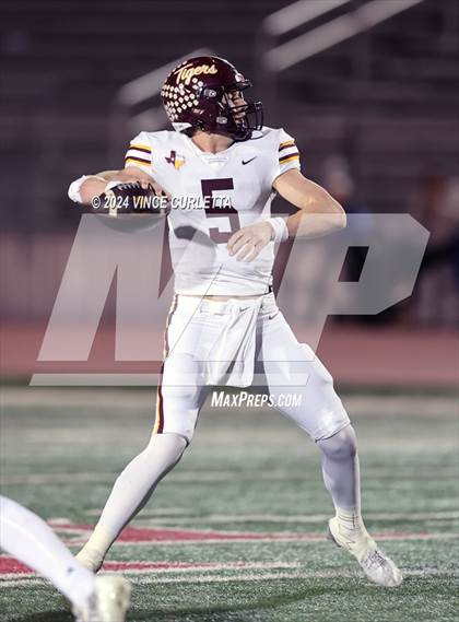 Thumbnail 1 in Harlan vs. Dripping Springs (UIL 6A Football Area Playoff) photogallery.