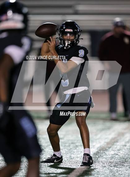 Thumbnail 2 in Harlan vs. Dripping Springs (UIL 6A Football Area Playoff) photogallery.