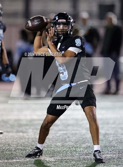 Thumbnail 1 in Harlan vs. Dripping Springs (UIL 6A Football Area Playoff) photogallery.