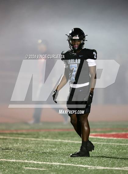 Thumbnail 2 in Harlan vs. Dripping Springs (UIL 6A Football Area Playoff) photogallery.