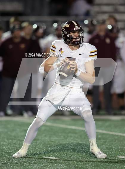 Thumbnail 2 in Harlan vs. Dripping Springs (UIL 6A Football Area Playoff) photogallery.
