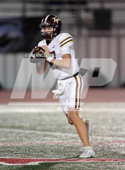 Thumbnail 3 in Harlan vs. Dripping Springs (UIL 6A Football Area Playoff) photogallery.