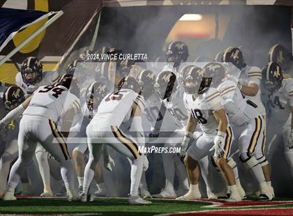 Thumbnail 1 in Harlan vs. Dripping Springs (UIL 6A Football Area Playoff) photogallery.