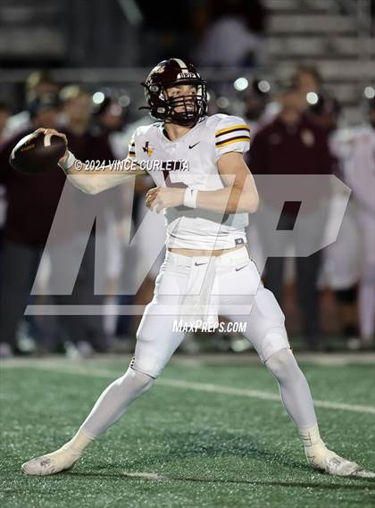 Thumbnail 2 in Harlan vs. Dripping Springs (UIL 6A Football Area Playoff) photogallery.