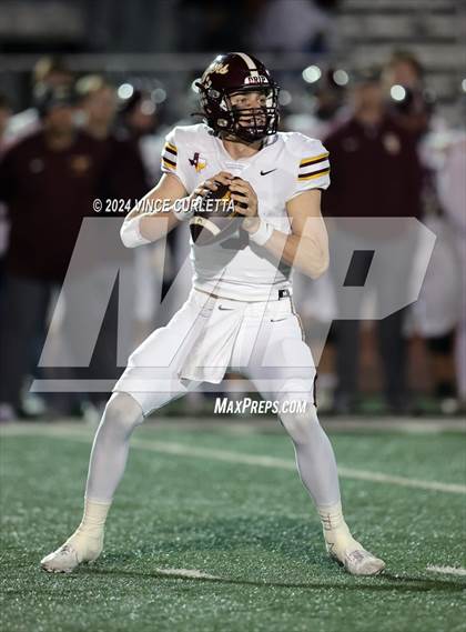 Thumbnail 3 in Harlan vs. Dripping Springs (UIL 6A Football Area Playoff) photogallery.