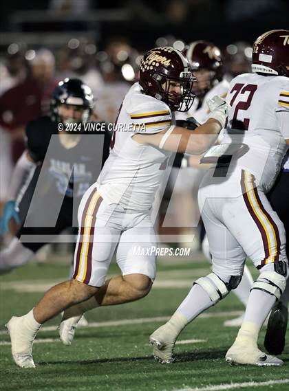 Thumbnail 1 in Harlan vs. Dripping Springs (UIL 6A Football Area Playoff) photogallery.