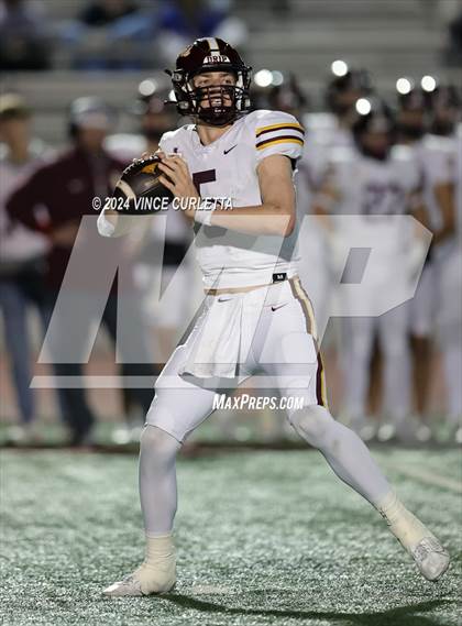 Thumbnail 3 in Harlan vs. Dripping Springs (UIL 6A Football Area Playoff) photogallery.