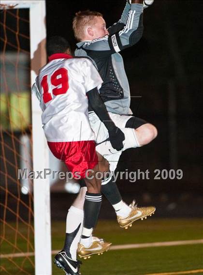 Thumbnail 2 in Catholic Memorial vs Brockton (MIAA D1 South Final) photogallery.