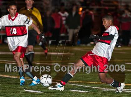 Thumbnail 3 in Catholic Memorial vs Brockton (MIAA D1 South Final) photogallery.