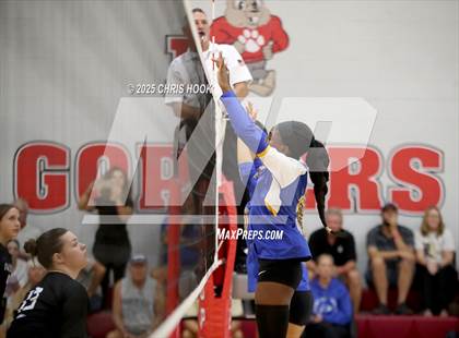 Thumbnail 1 in Fountain Hills vs Casa Grande (Florence Invitational) photogallery.