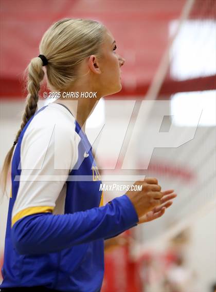 Thumbnail 2 in Fountain Hills vs Casa Grande (Florence Invitational) photogallery.