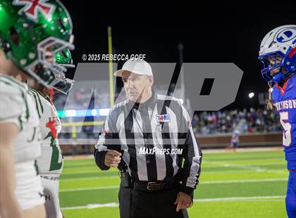 Thumbnail 2 in Dickinson vs. Strake Jesuit (UIL Football 6A D1 Regional) photogallery.