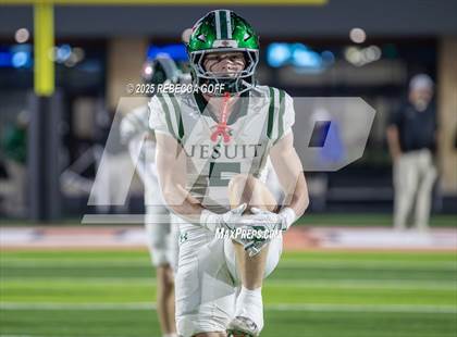 Thumbnail 2 in Dickinson vs. Strake Jesuit (UIL Football 6A D1 Regional) photogallery.