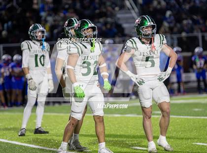 Thumbnail 3 in Dickinson vs. Strake Jesuit (UIL Football 6A D1 Regional) photogallery.