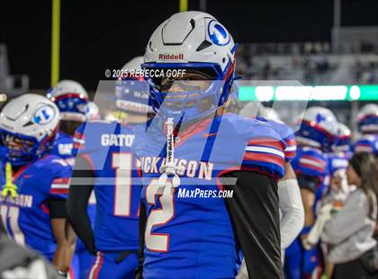 Thumbnail 3 in Dickinson vs. Strake Jesuit (UIL Football 6A D1 Regional) photogallery.