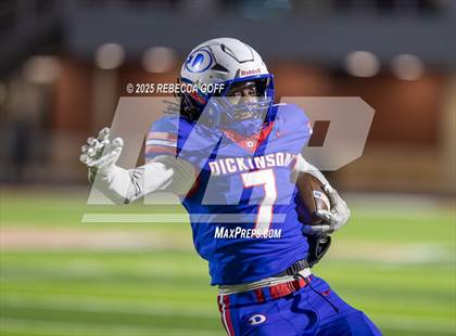 Thumbnail 1 in Dickinson vs. Strake Jesuit (UIL Football 6A D1 Regional) photogallery.