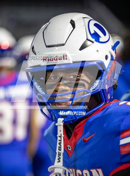 Thumbnail 3 in Dickinson vs. Strake Jesuit (UIL Football 6A D1 Regional) photogallery.