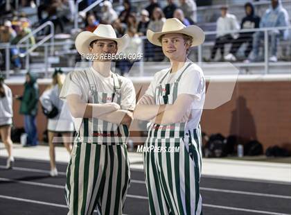 Thumbnail 2 in Dickinson vs. Strake Jesuit (UIL Football 6A D1 Regional) photogallery.