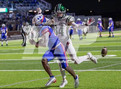 Thumbnail 2 in Dickinson vs. Strake Jesuit (UIL Football 6A D1 Regional) photogallery.