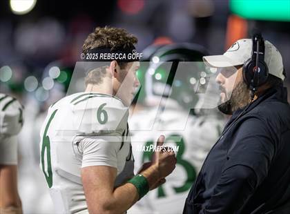 Thumbnail 2 in Dickinson vs. Strake Jesuit (UIL Football 6A D1 Regional) photogallery.