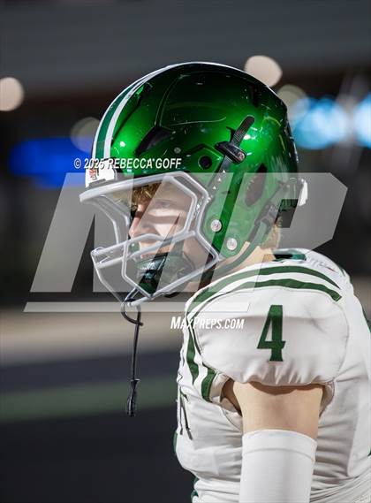 Thumbnail 2 in Dickinson vs. Strake Jesuit (UIL Football 6A D1 Regional) photogallery.