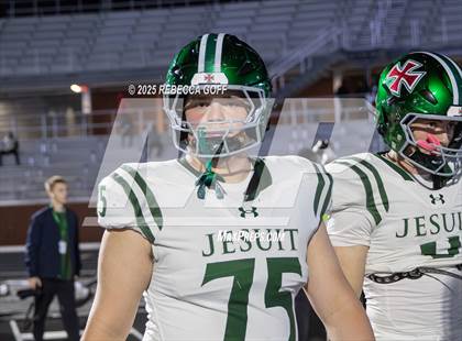 Thumbnail 2 in Dickinson vs. Strake Jesuit (UIL Football 6A D1 Regional) photogallery.