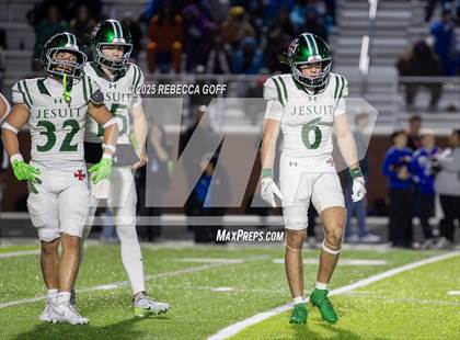 Thumbnail 2 in Dickinson vs. Strake Jesuit (UIL Football 6A D1 Regional) photogallery.