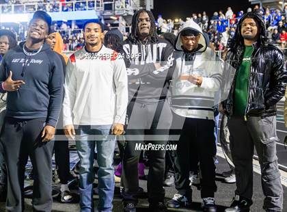 Thumbnail 1 in Dickinson vs. Strake Jesuit (UIL Football 6A D1 Regional) photogallery.