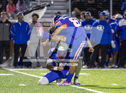 Thumbnail 2 in Dickinson vs. Strake Jesuit (UIL Football 6A D1 Regional) photogallery.