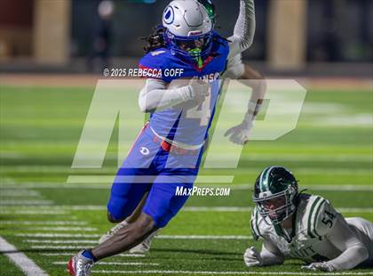 Thumbnail 2 in Dickinson vs. Strake Jesuit (UIL Football 6A D1 Regional) photogallery.