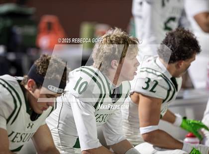 Thumbnail 2 in Dickinson vs. Strake Jesuit (UIL Football 6A D1 Regional) photogallery.