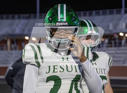Thumbnail 1 in Dickinson vs. Strake Jesuit (UIL Football 6A D1 Regional) photogallery.