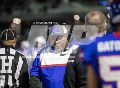 Thumbnail 1 in Dickinson vs. Strake Jesuit (UIL Football 6A D1 Regional) photogallery.