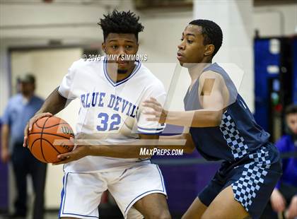 Thumbnail 2 in Quincy vs. Belleville East photogallery.