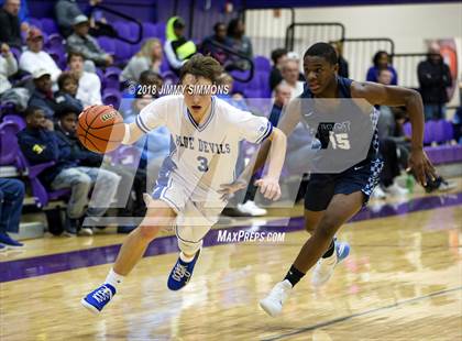 Thumbnail 3 in Quincy vs. Belleville East photogallery.