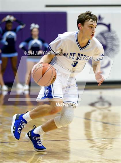 Thumbnail 3 in Quincy vs. Belleville East photogallery.