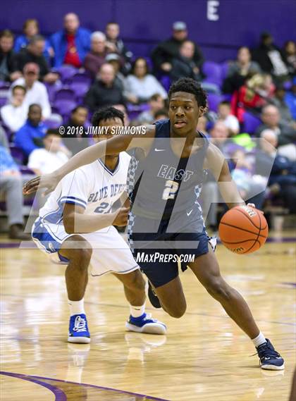 Thumbnail 2 in Quincy vs. Belleville East photogallery.