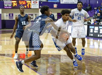 Thumbnail 3 in Quincy vs. Belleville East photogallery.