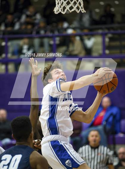 Thumbnail 1 in Quincy vs. Belleville East photogallery.