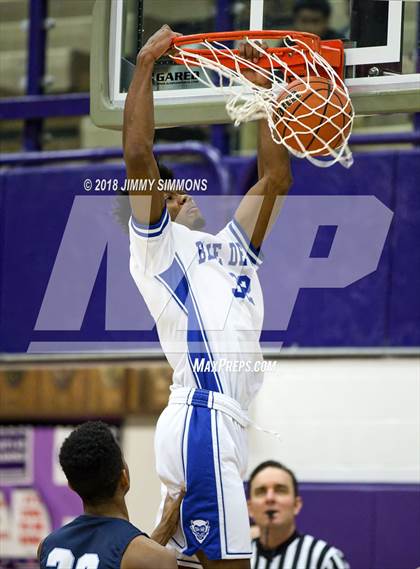 Thumbnail 1 in Quincy vs. Belleville East photogallery.
