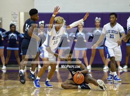 Thumbnail 1 in Quincy vs. Belleville East photogallery.