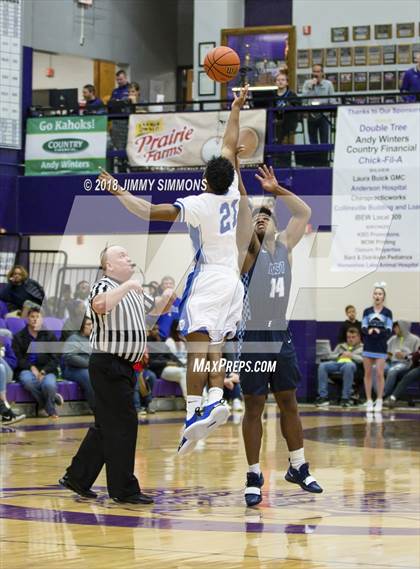 Thumbnail 1 in Quincy vs. Belleville East photogallery.