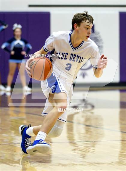 Thumbnail 1 in Quincy vs. Belleville East photogallery.