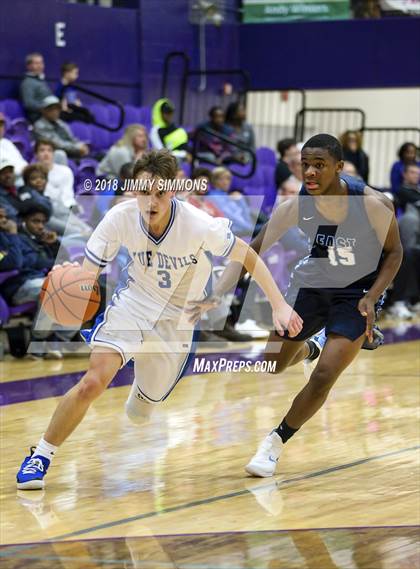 Thumbnail 1 in Quincy vs. Belleville East photogallery.