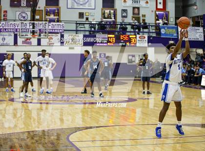 Thumbnail 2 in Quincy vs. Belleville East photogallery.