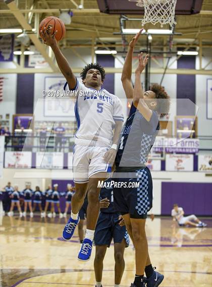 Thumbnail 2 in Quincy vs. Belleville East photogallery.